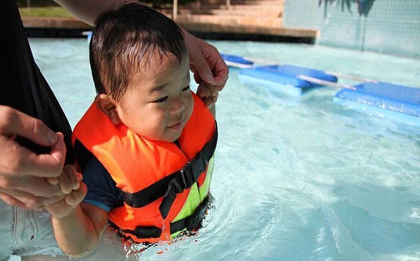 Read more about the article Top 4 Best Baby Life Jackets | You Need To Know
