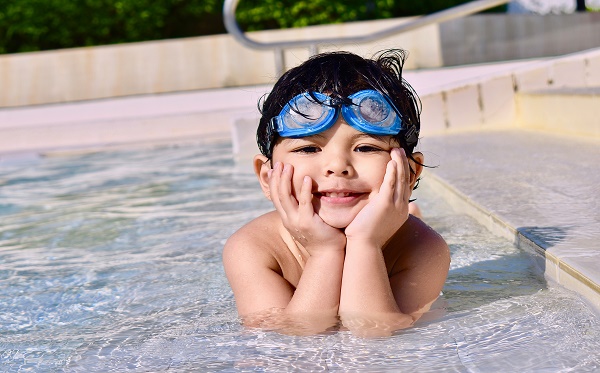 You are currently viewing How To Teach Kids To Swim | Best Ideas And Top 3 Tips