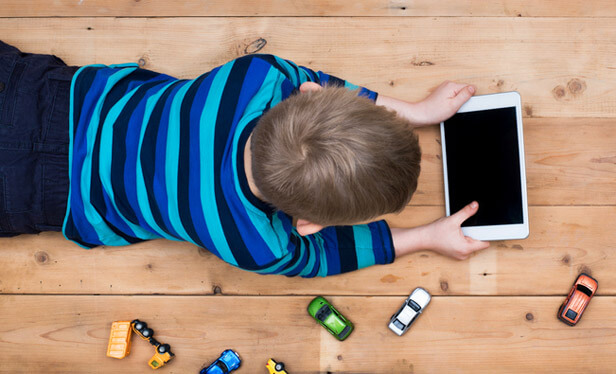 You are currently viewing 10 Tips for Mothers to Control Screen Time of Their Children